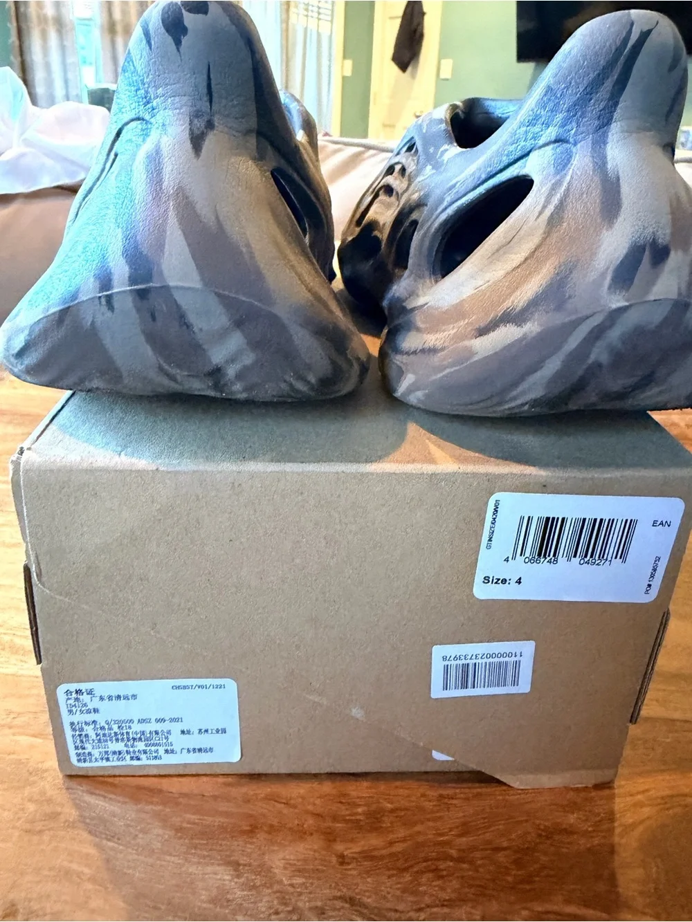 Adidas Originals Yeezy Foam Runner 'MX Cinder' men’s size 4 lightly warn